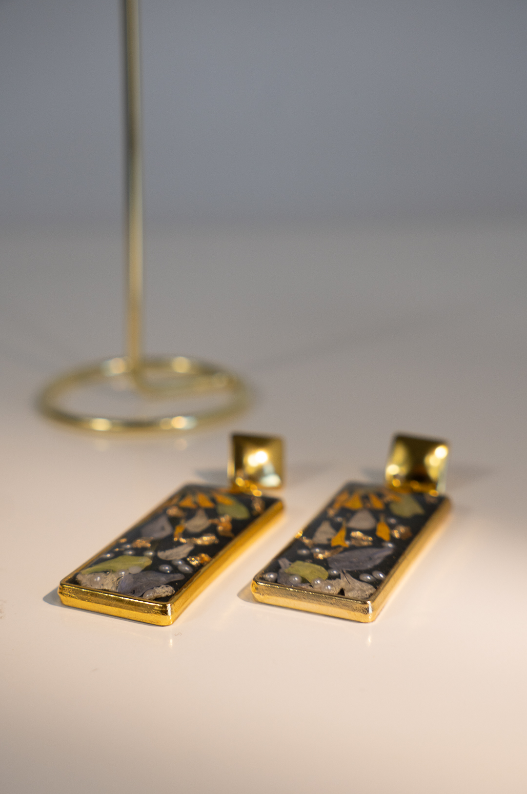 Pendientes pétalos y perlas - Imagen 3