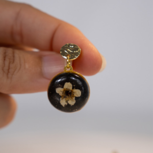 Pendientes flor blanca
